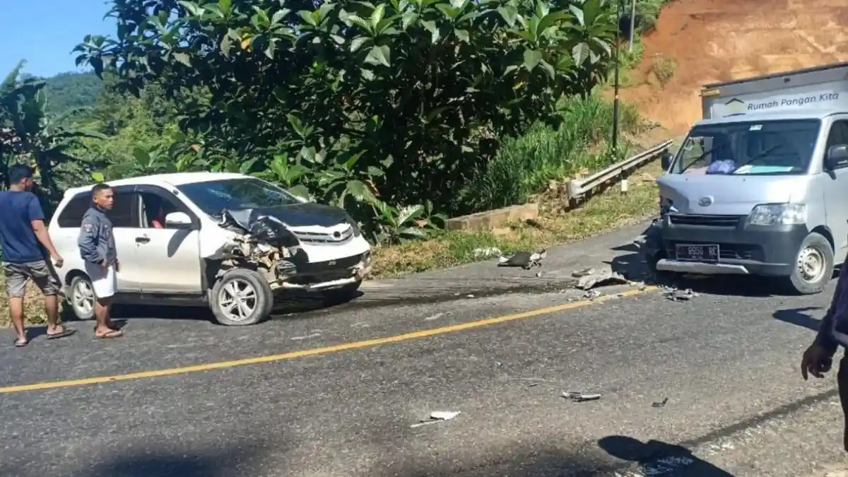 Avanza vs Pick Up Grand Max Tabrakan di Jl Trans Sulawesi Desa Takandeang Mamuju, Begini Kondisinya
