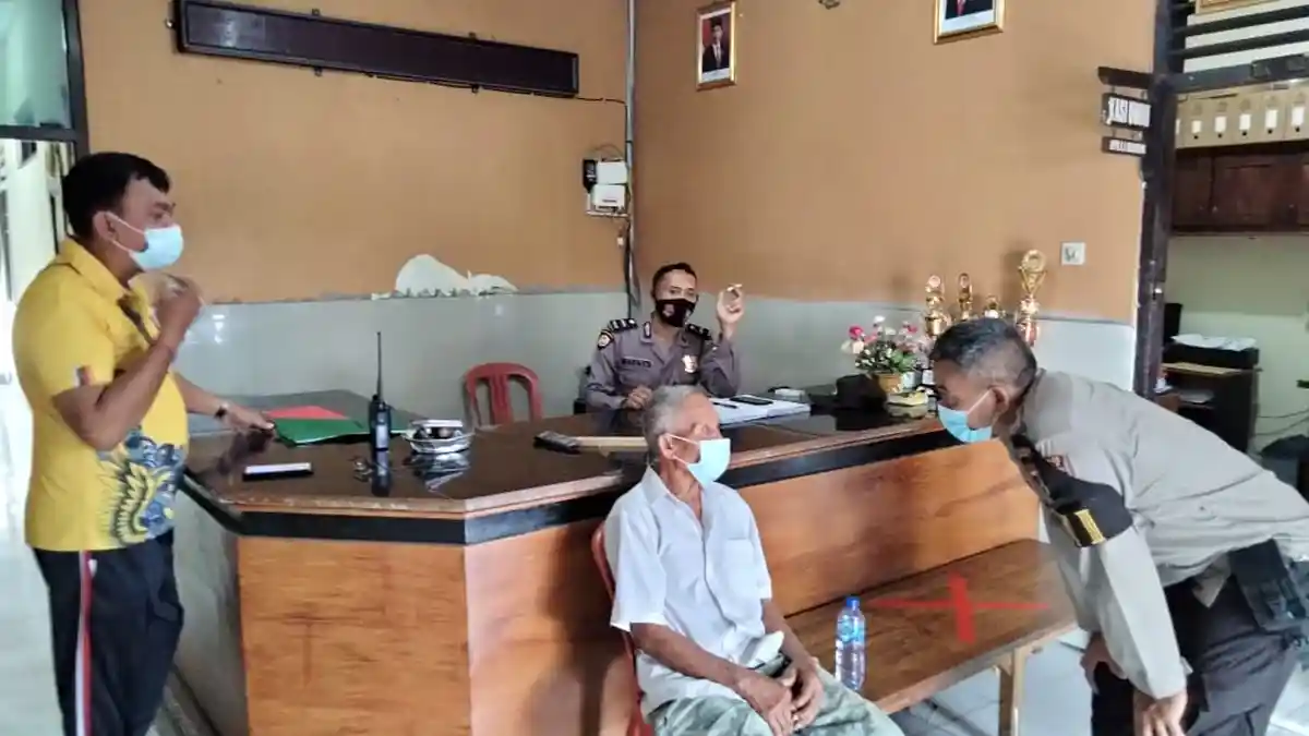 Kakek Asal Denpasar Bali Ini Kebingungan di Pasar Payangan Setelah Diturunkan Paksa Oleh Ojek
