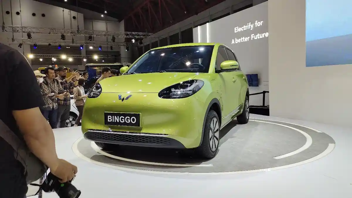 Wuling Pamerkan Mobil Listrik Binggo di PEVS 2023