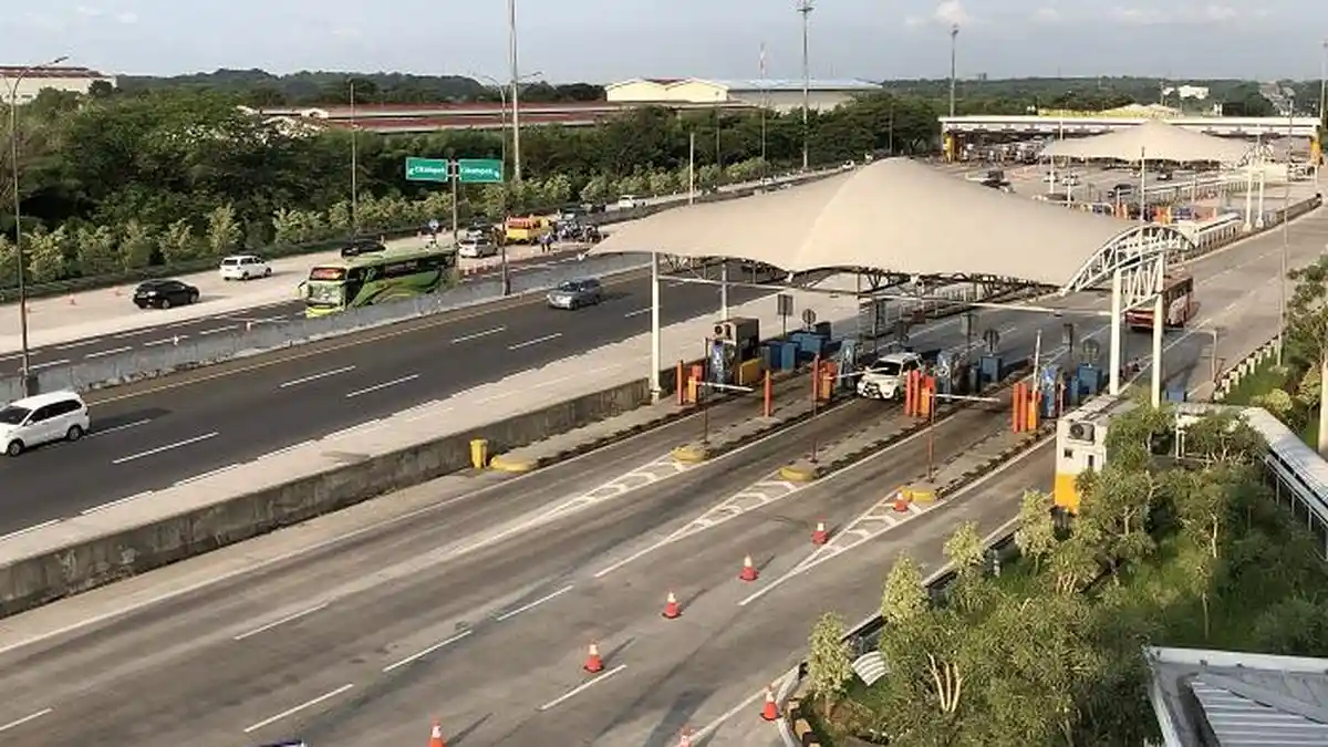 Arus Kendaraan di Tol Jakarta Cikampek Jumat Pagi Ini Masih Lengang
