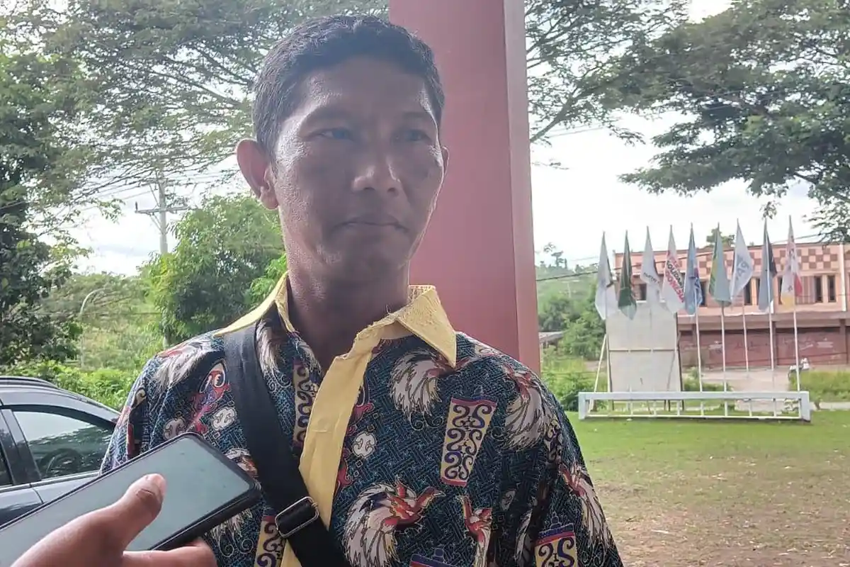 Ogah Buang Sampah, Rombongan Bacaleg Kabupaten Sorong Tinggalkan Plastik Berserakan di Kantor KPU