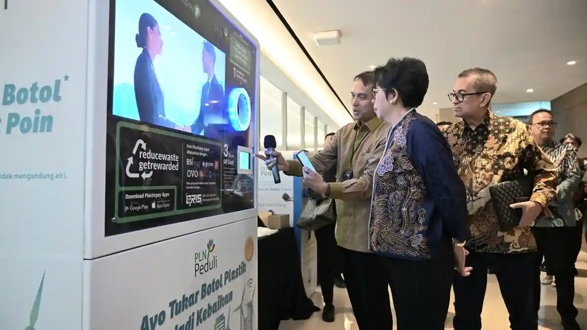 Gerakkan Pegawai Daur Ulang Sampah, PLN Sediakan Penampung Botol Plastik dan Baju Bekas di Kantor