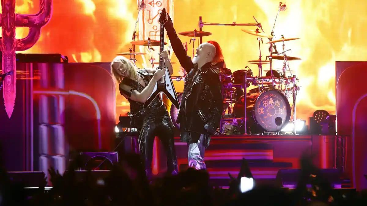 Chord Kunci Gitar Judas Priest - Breaking The Law, There I Was Completely Wasting