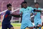 Aksi-Striker-Madura-United-Beto-Gancalves-melawan-Arema-FC-pada-pekan-ke-16-Liga-1-2022.jpg