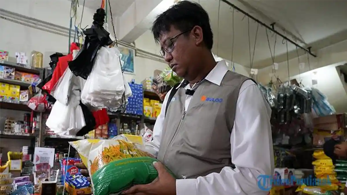 Bulog Kalbar Perbanyak Penyaluran Beras SPHP di Pasar Tradisional Sikapi Kenaikan Harga Beras