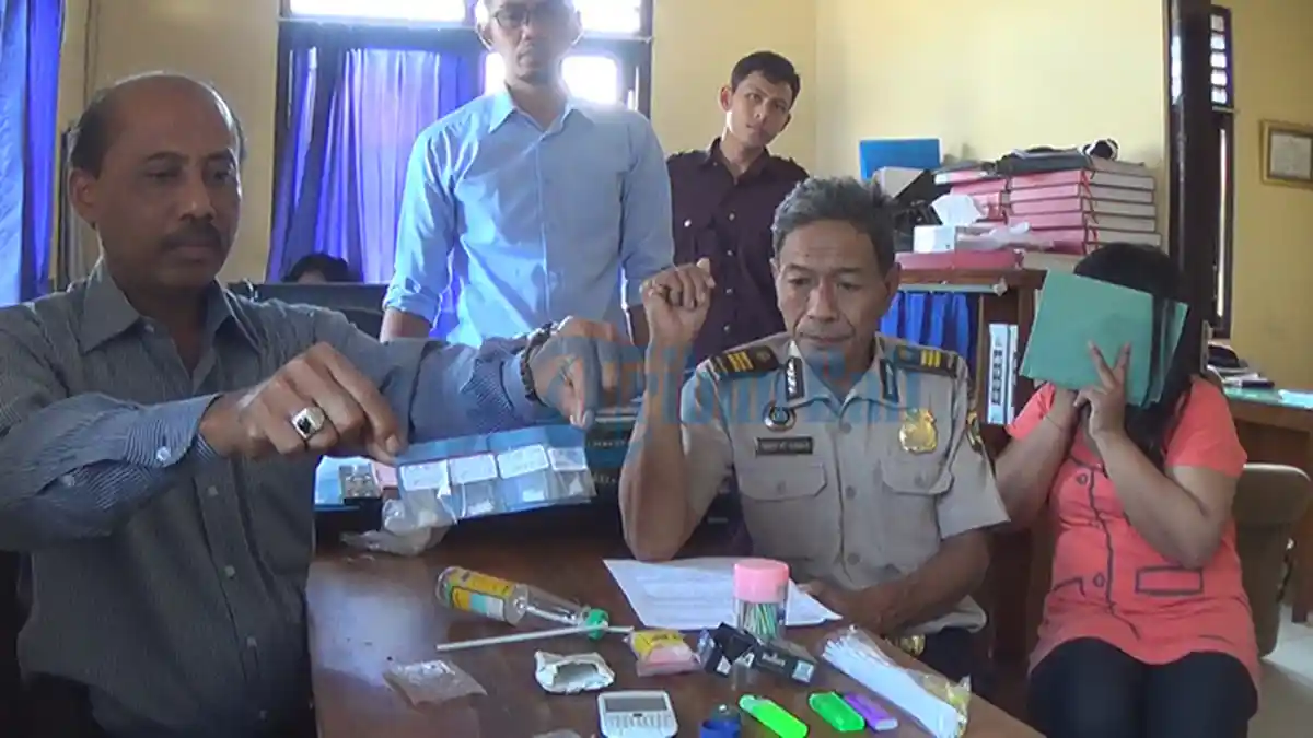 Janda 3 Anak di Jembrana Ditangkap di Kamar Kos, Modus Salam Tempel
