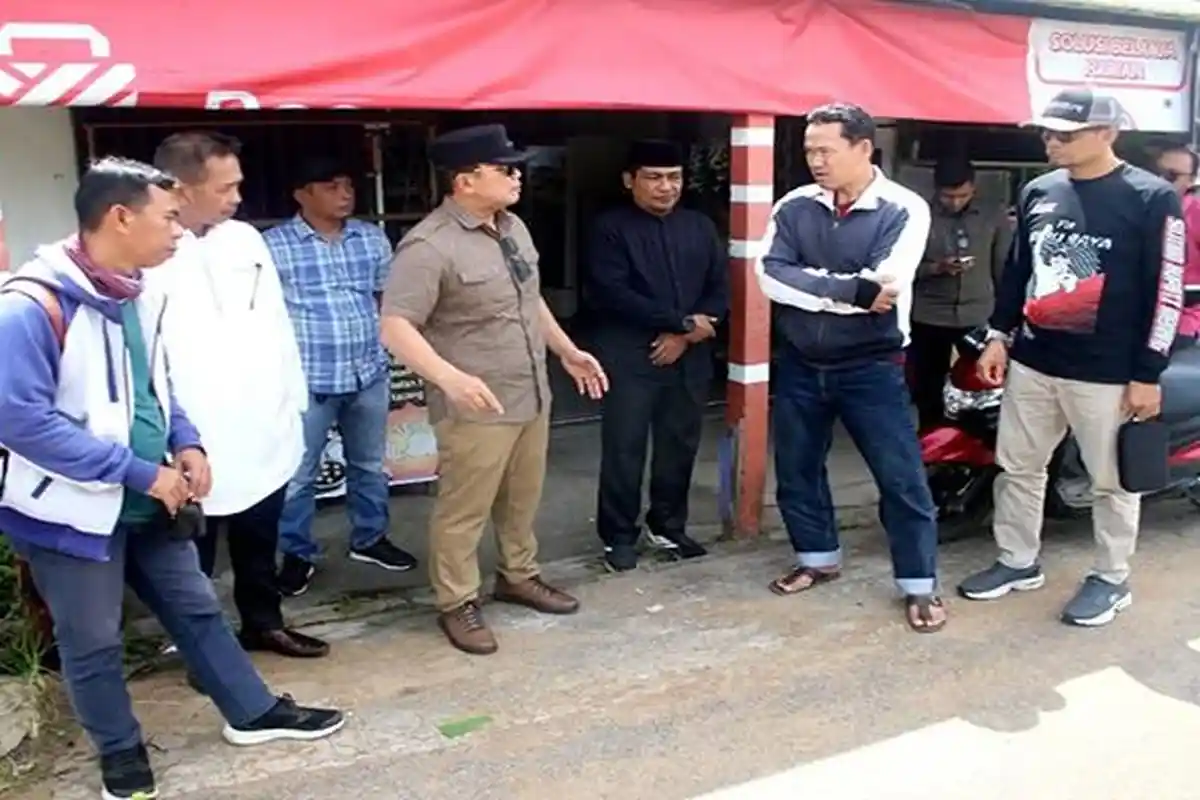 Bupati Sujiwo Pastikan Ruas Jalan Sungai Itik Tuntas Tahun ini