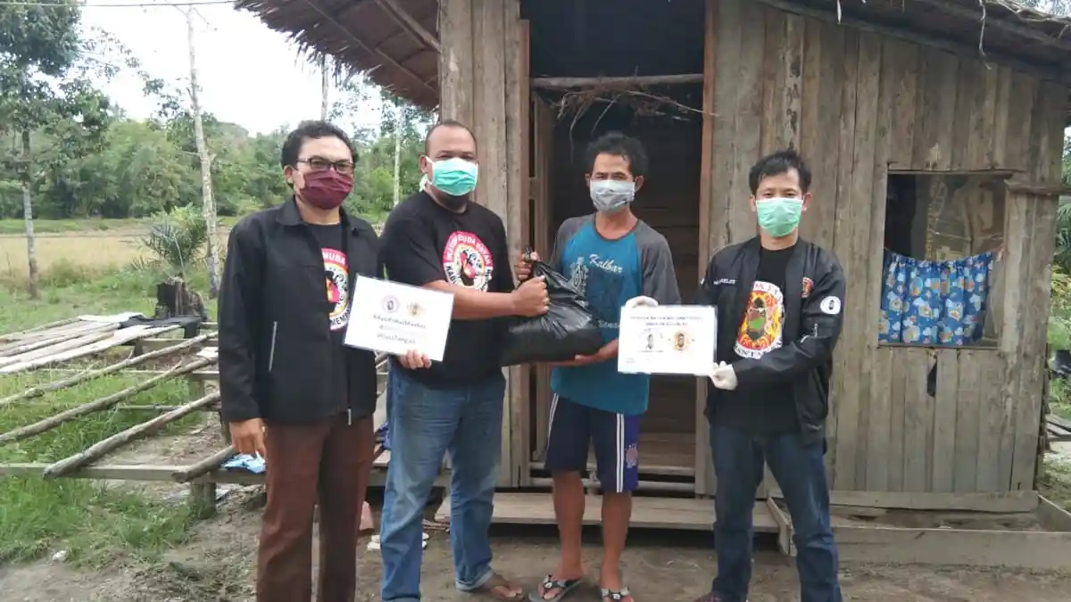 PDKB dan IPDKM Kolaborasi Salurkan Bantuan Sembako kepada Warga Terdampak Covid-19