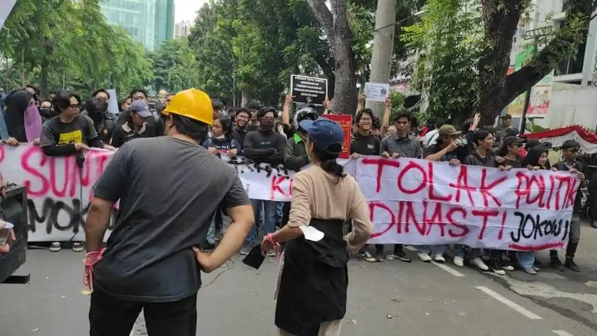 Mahasiswa yang Demo di Depan DPRD Sumut Tak Kompak dan Tampak Berkelompok