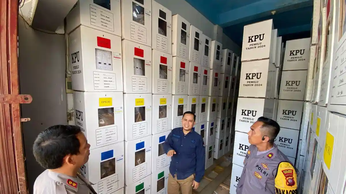 Kapolres Sekadau Bersama Wakapolres Tinjau Kantor Penyelenggara Pemilu dan Gudang Logistik