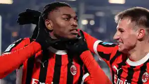 pemain-AC-Milan-Rafael-Leao-usai-cetak-gol-ke-gawang-Como-di-Liga-Italia-20242025.jpg