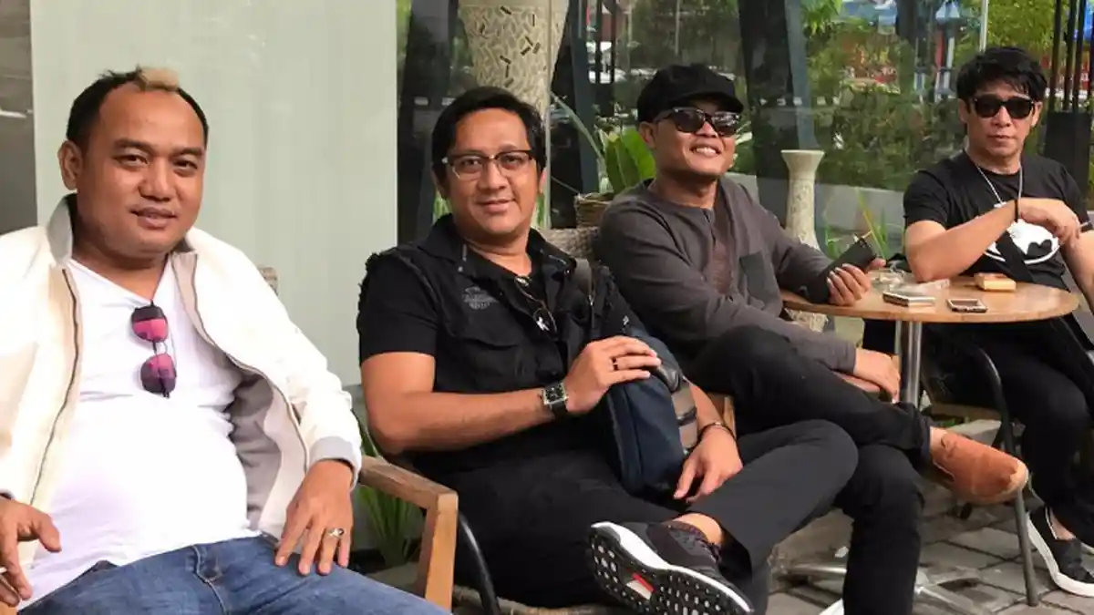 Andre Taulany Pamer Foto Perjalanan ke Solo, Sosok di Belakangnya Bikin Netizen 'Kasihan'