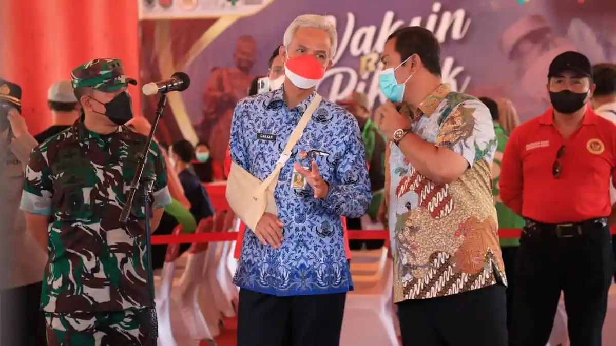 Akselerasi Vakasinasi di Jateng Bagus, Jokowi Ucapkan Terima Kasih kepada Ganjar