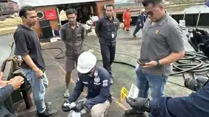 Tim-Polda-Kepri-dan-Puslabfor-Bareskrim-ambil-sampel-Limbah-B3-di-kapal-karam.jpg