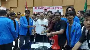 Mahfuddin-Ismail-teken-petisi.jpg