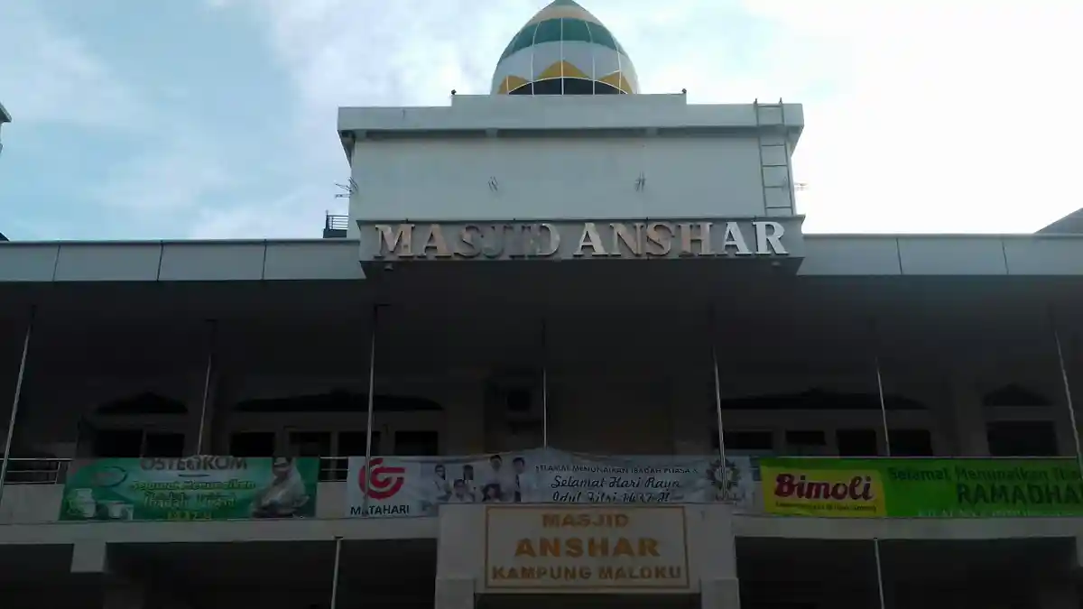 Masjid Anshar di Jl Somba Opu Sudah Berusia 190 Tahun , Mimbarnya Ada Sejak Tahun 1327 - masjid-kampung-maloku_20160620_011113.jpg