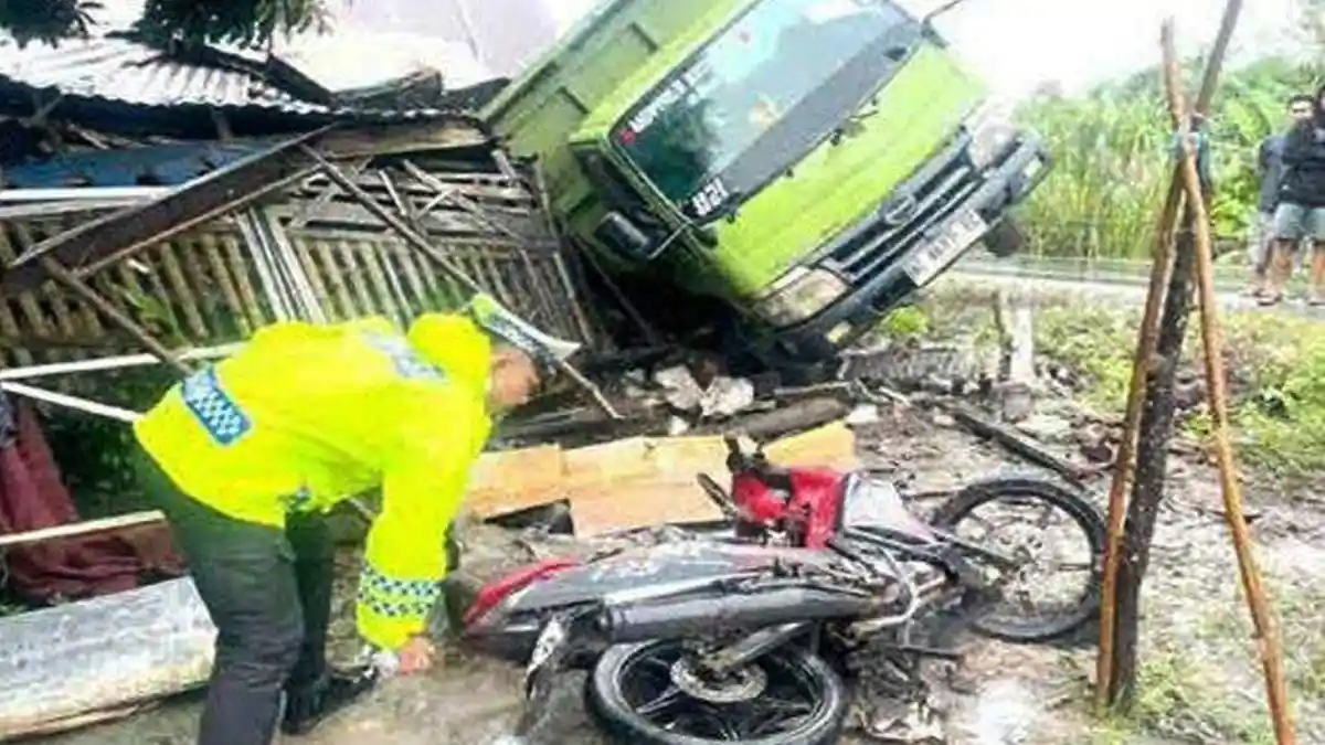 Kecelakaan Maut di OKI Sumsel, Pemotor Tewas Ditabrak Truk yang Hendak Mendahului Kendaraan Lain