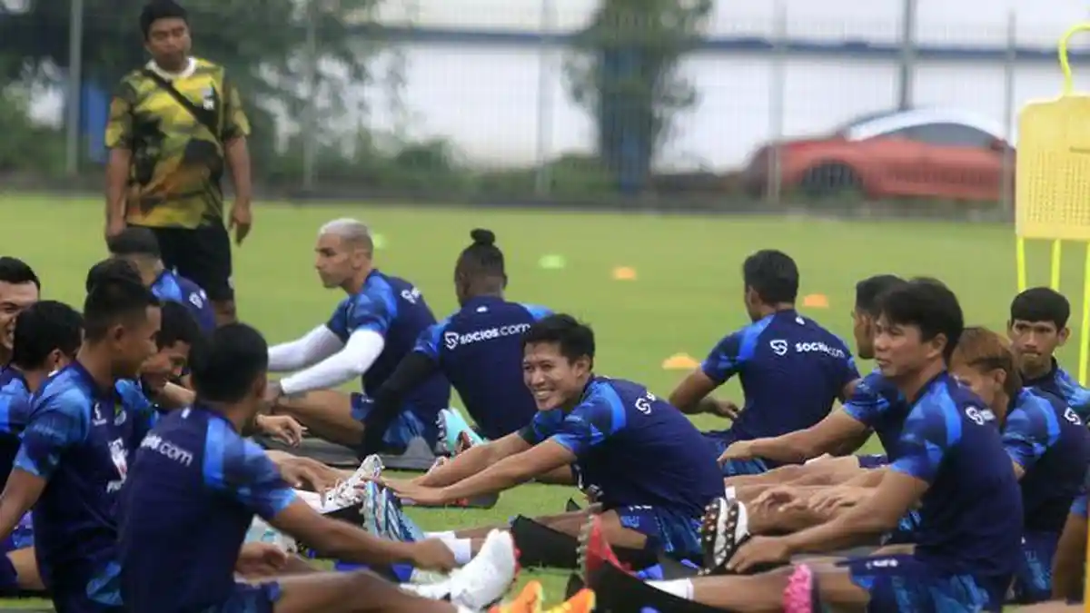 "Besok Lebih Banyak dengan Bola" Kata Pelatih Persib Bandung soal Program Latihan Pasca-Gim Internal