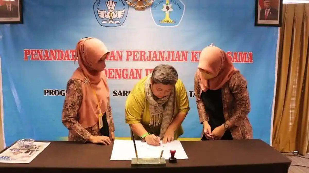 Dongkrak Kompetensi Lulusan, AKS Ibu Kartini Gandeng Lima Instansi Dunia Usaha dan Kerja