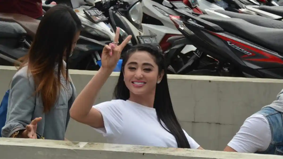 Insiden Terobos Jalur Busway, Dewi Perssik Sudah Dapat Izin Polisi?