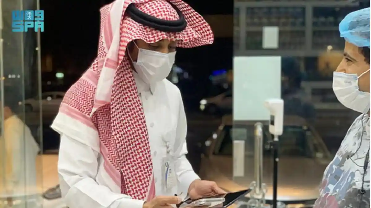 Arab Saudi Tutup Dua Gerai Komersial dan Tindak 92 Pelanggar Aturan Covid-19