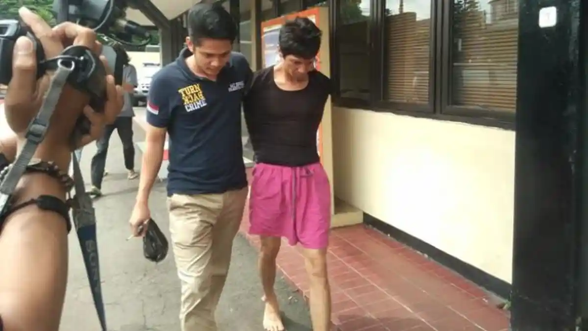 Dasar Sakit Jiwa! Sebelum Membunuh, Pria Ini Temani Korbannya Main PS
