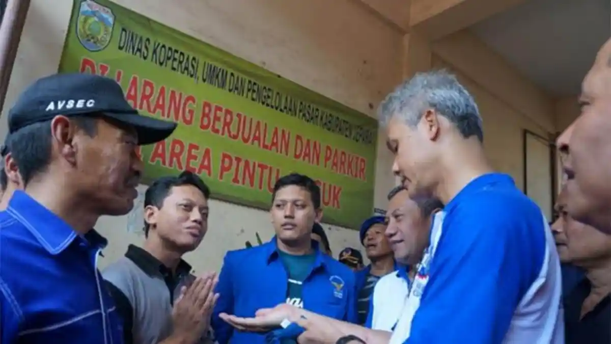 Ganjar Pranowo Heran Petugas Panwaslu Jepara Tolak Bersalaman