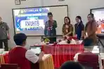 upati-Minahasa-Utara-Joune-Ganda-buka-Token-TKA-di-SD-Advent-Klabat-Airmadidi.jpg