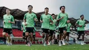 Pemain-Persebaya-menjalani-latihan-jelang-menghadapi-Bali-United-di-Stadion-Kapten-I-Wayan-Dipta.jpg