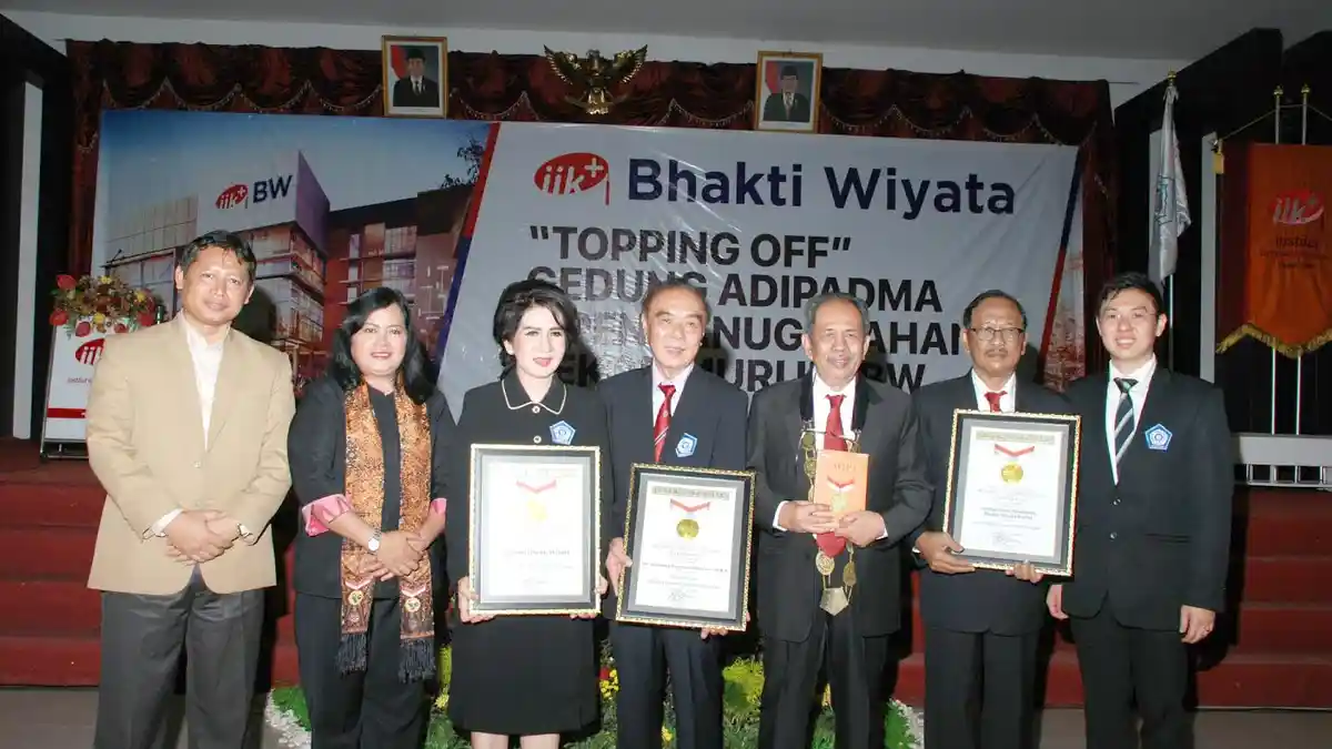 IIK BW Surabaya Topping Off dan Pecahkan Rekor