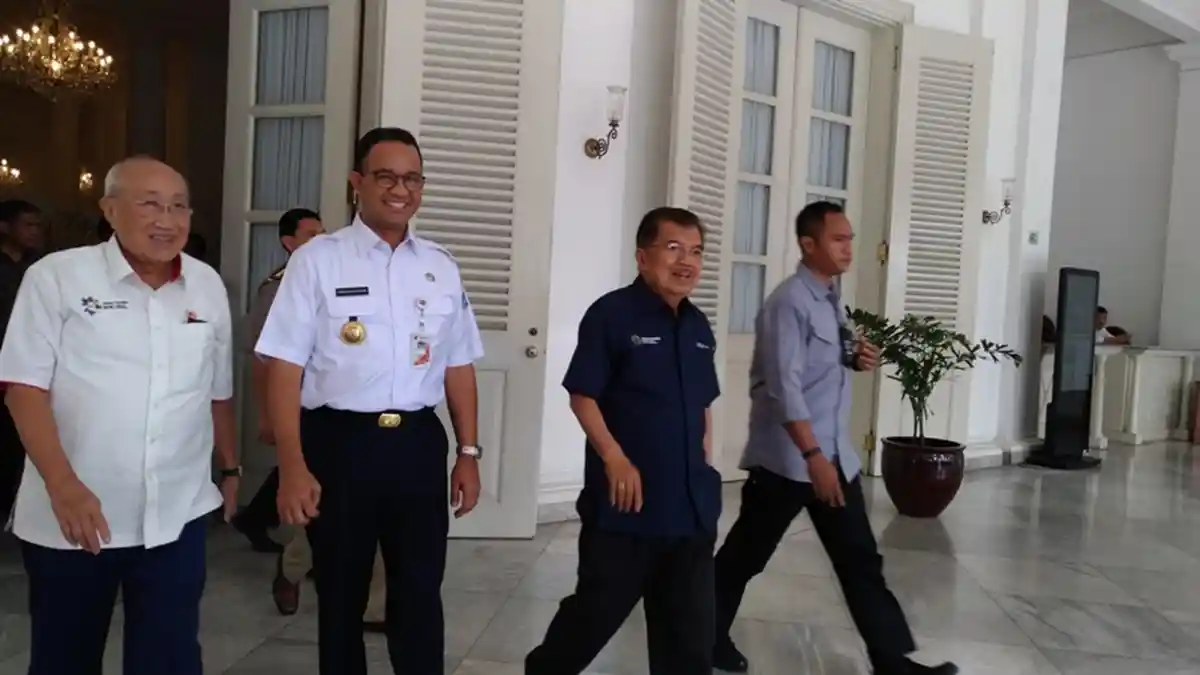 Anies: Kali Item Baunya Cuma di Medsos Aja