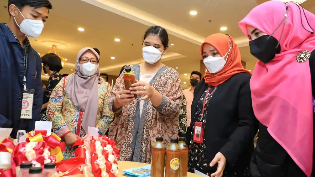 Tingkatkan Kesejahteraan Pelaku UMKM, Dinas Koperasi dan UKM Kota Medan Memberikan Bantuan