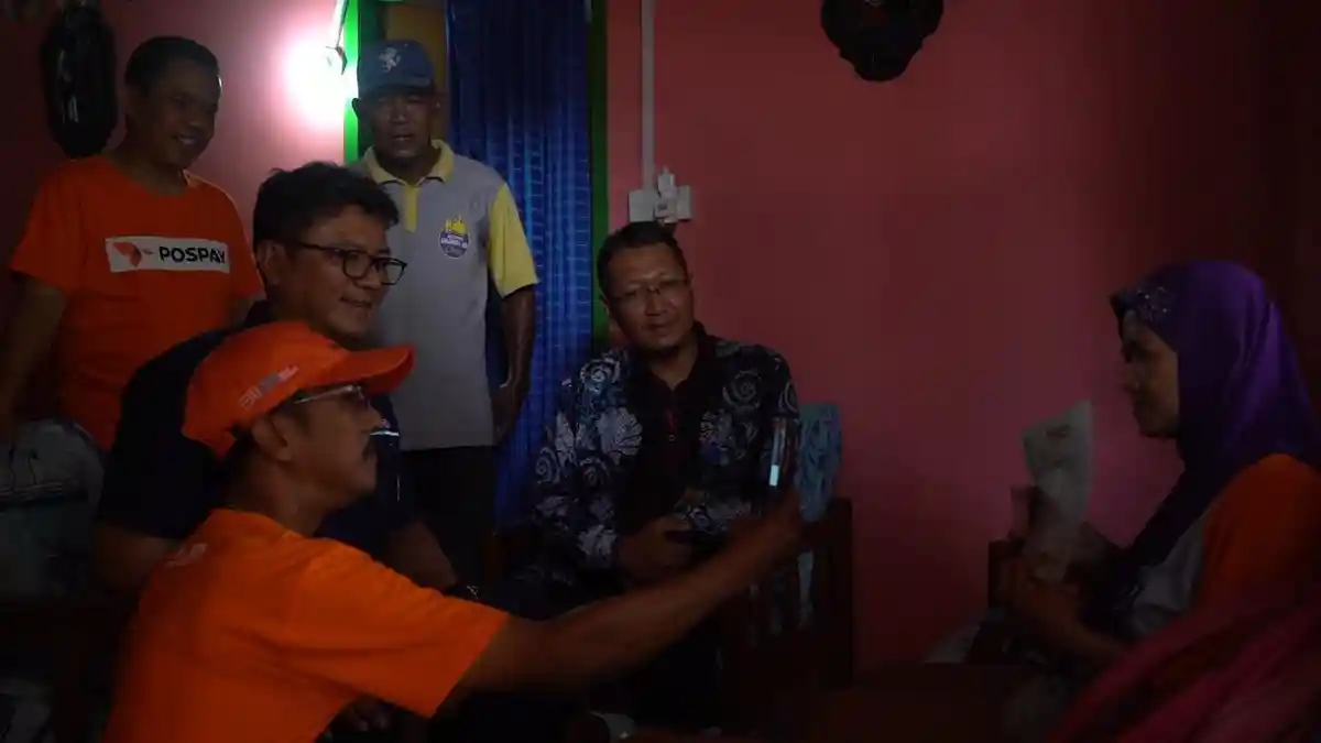 Warga di Daerah Terpencil, Tertinggal, dan Terdepan di Batam Antusias Terima Uang BLT BBM