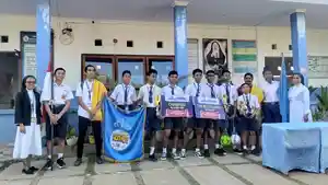 Foto-bersama-Manajer-Pelatih-dan-pemain-Junior-FC.jpg