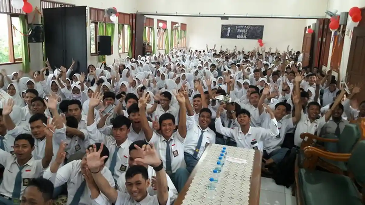 Sekolah Kesulitan Pendanaan, Imbas Perda Pendidikan vs Pergub?