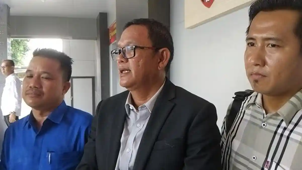 Kuasa Hukum Aiptu FN Bantah Kliennya Melarikan Diri, Bukti Sangkur & Pakaian Robek Dibawa ke Propam