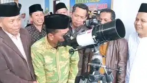 Tim-rukyatulhilal-Kanwil-Kemenag-Sultra-pantau-hilal-awal-ramadan-2024-di-Kolaka.jpg