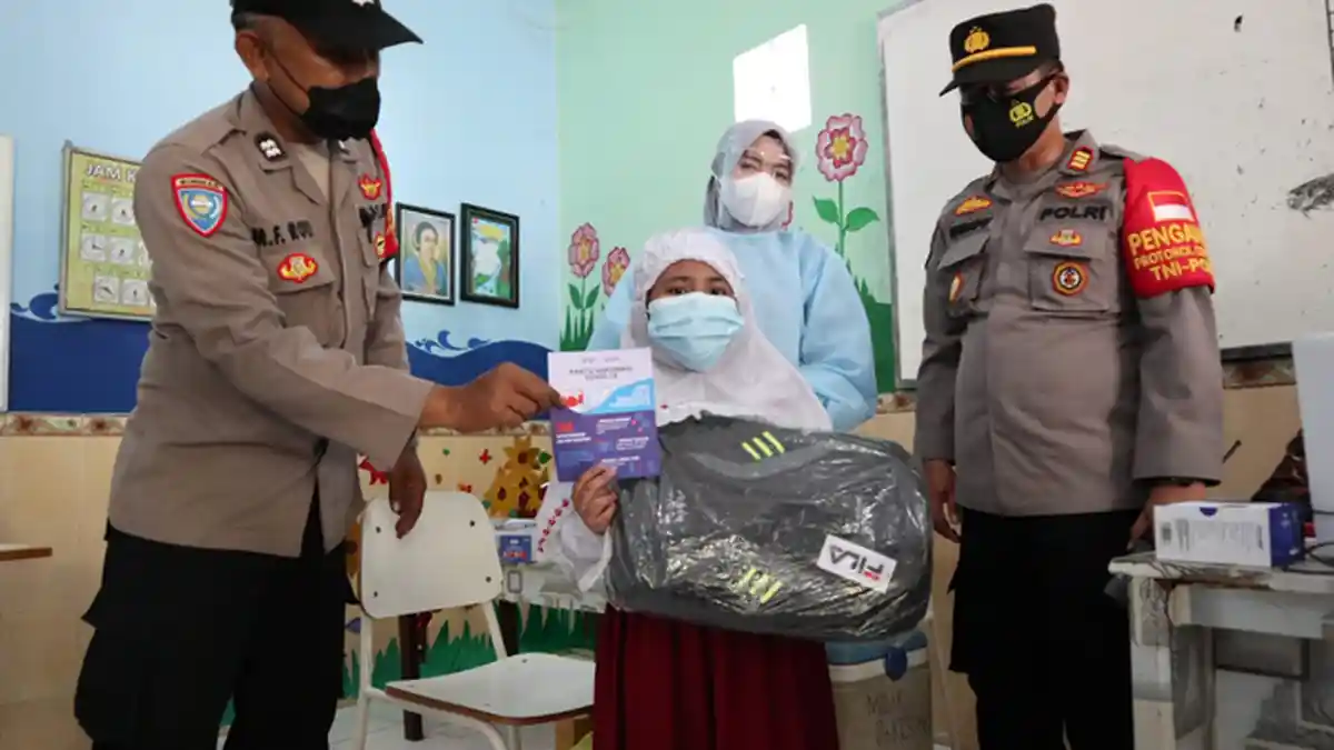 Salsabillah, Siswi SD di Gresik Nangis Disuntik Vaksin Covid-19, lalu ...