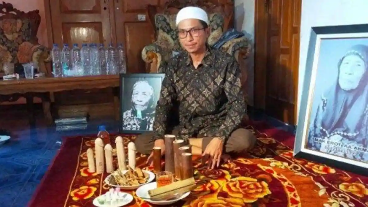 Sosok Akmal Cucu Mak Erot, Pewaris Pengobatan Alternatif Khusus Pria, Punya Ramuan Khusus