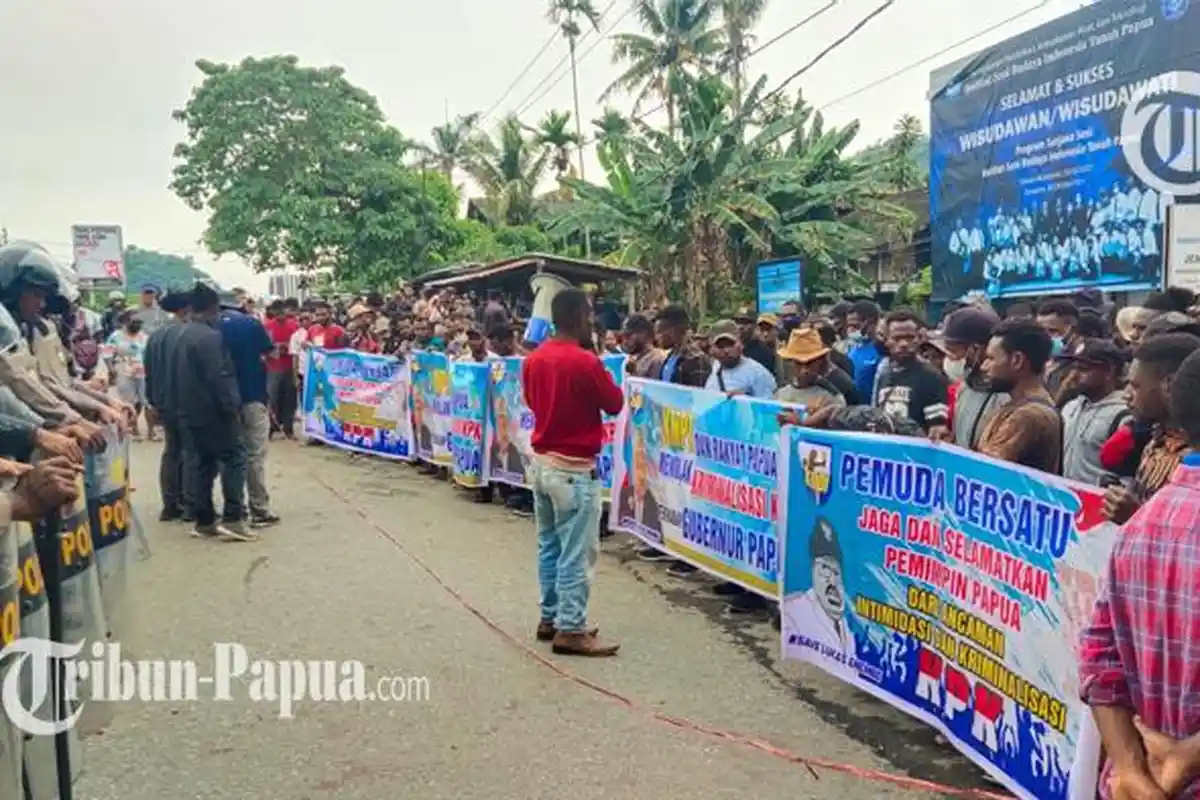 Massa Aksi Save Lukas Enembe Berkumpul di Expo Waena, Teriak Tolak KPK