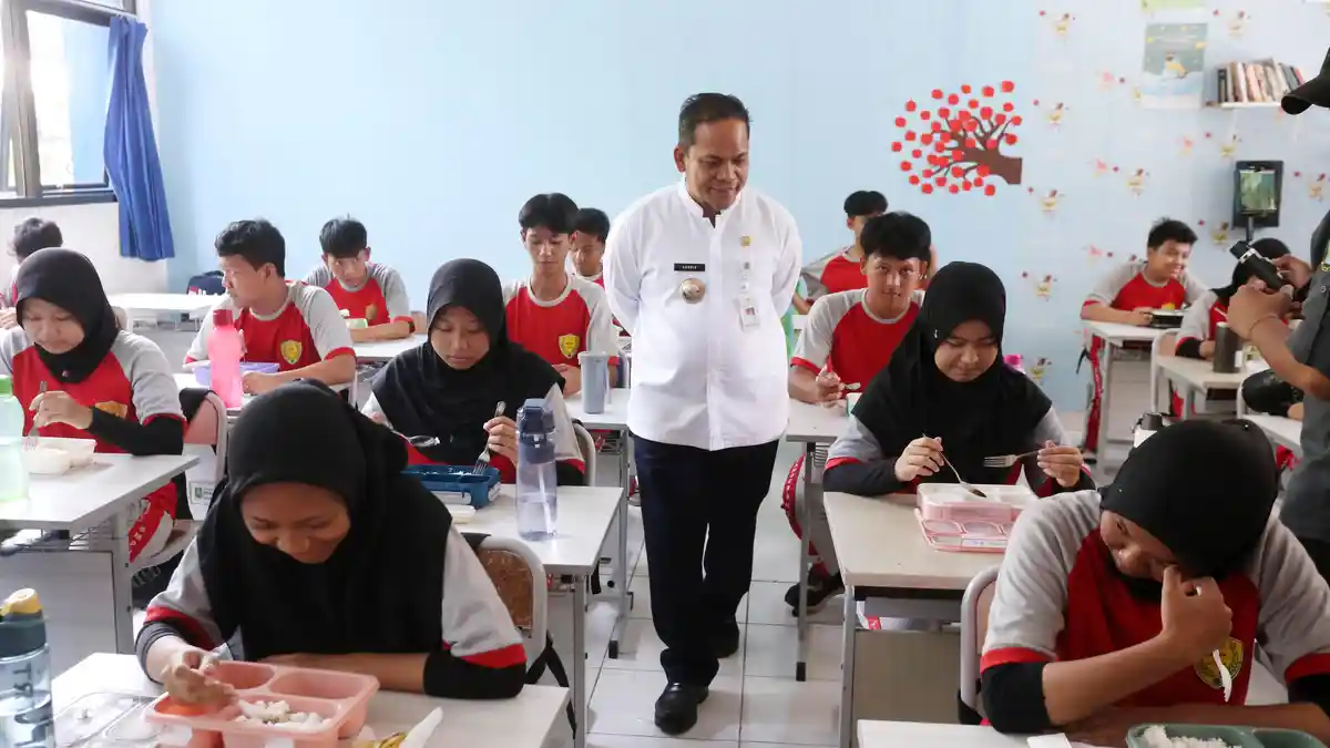 Mulai Hari Ini, Pelajar di Indonesia akan Mendapat Makan Bergizi Gratis hingga 2025