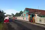 Awang-Ridwan-57-seorang-tenaga-administrasi-SDN-Cibeureum-1.jpg