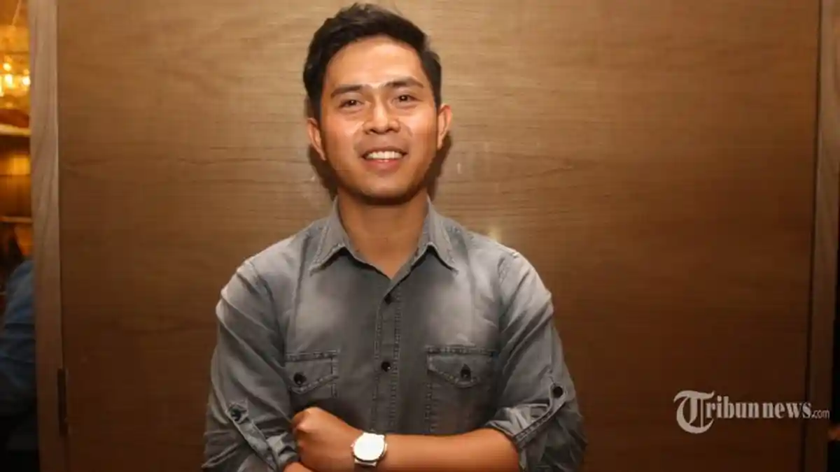 Lirik dan Kunci Gitar 'Kekasih Bayangan' - Cakra Khan, 'Tapi Kau Memilih Seolah Engkau Tak Tahu'