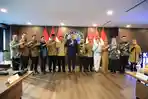 Bupati-Majalengka-Eman-Suherman-membawa-sejumlahFF.jpg