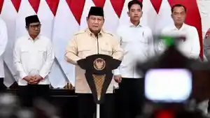 Prabowo-Gibran-Mensesneg-Prasetyo-Hadi-Muhaimin-Iskandar-di-Lanud-Halim-P.jpg
