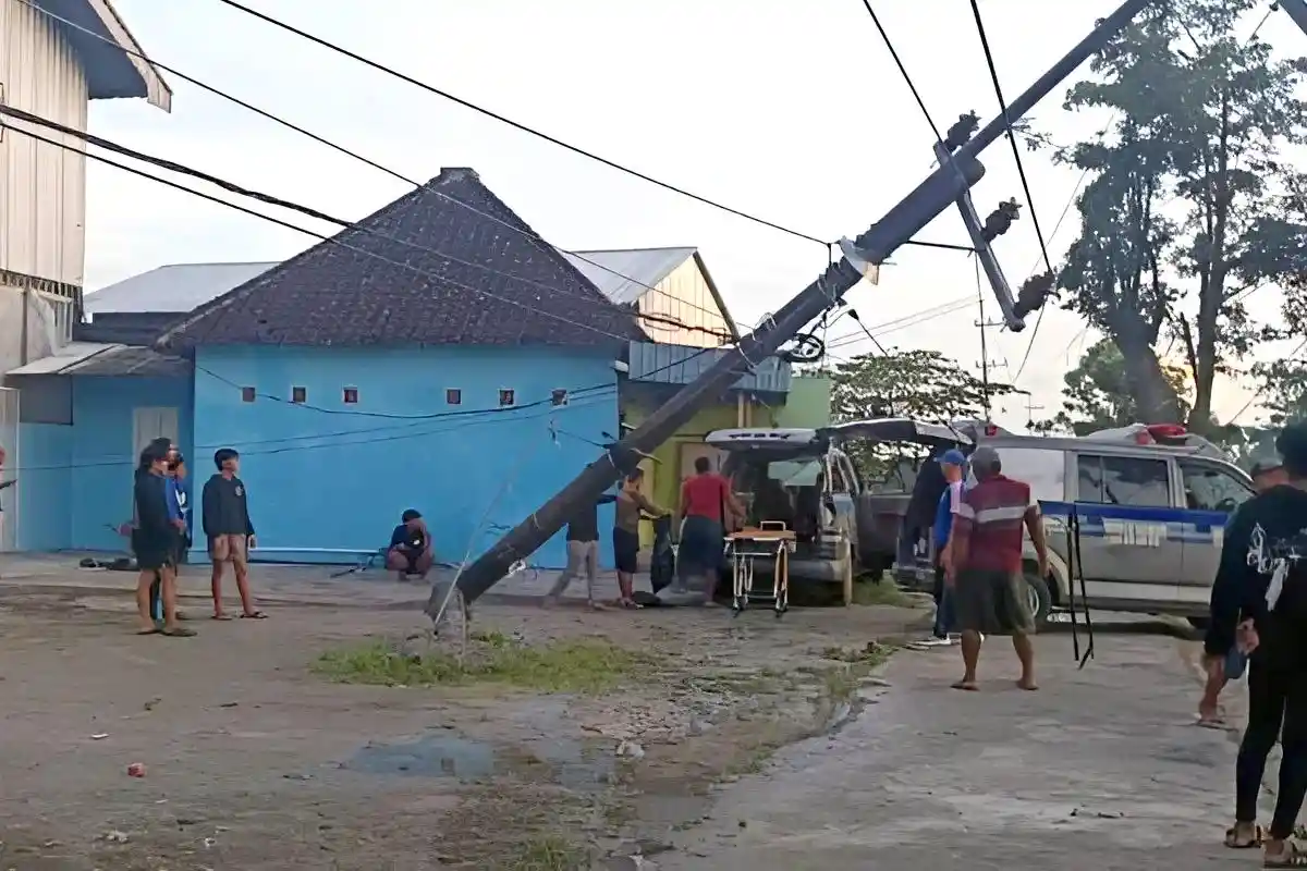 Mobil BGN Asal Gresik Kecelakaan Maut di Lamongan, Pengemudi Meninggal, 2 Korban Luka-luka