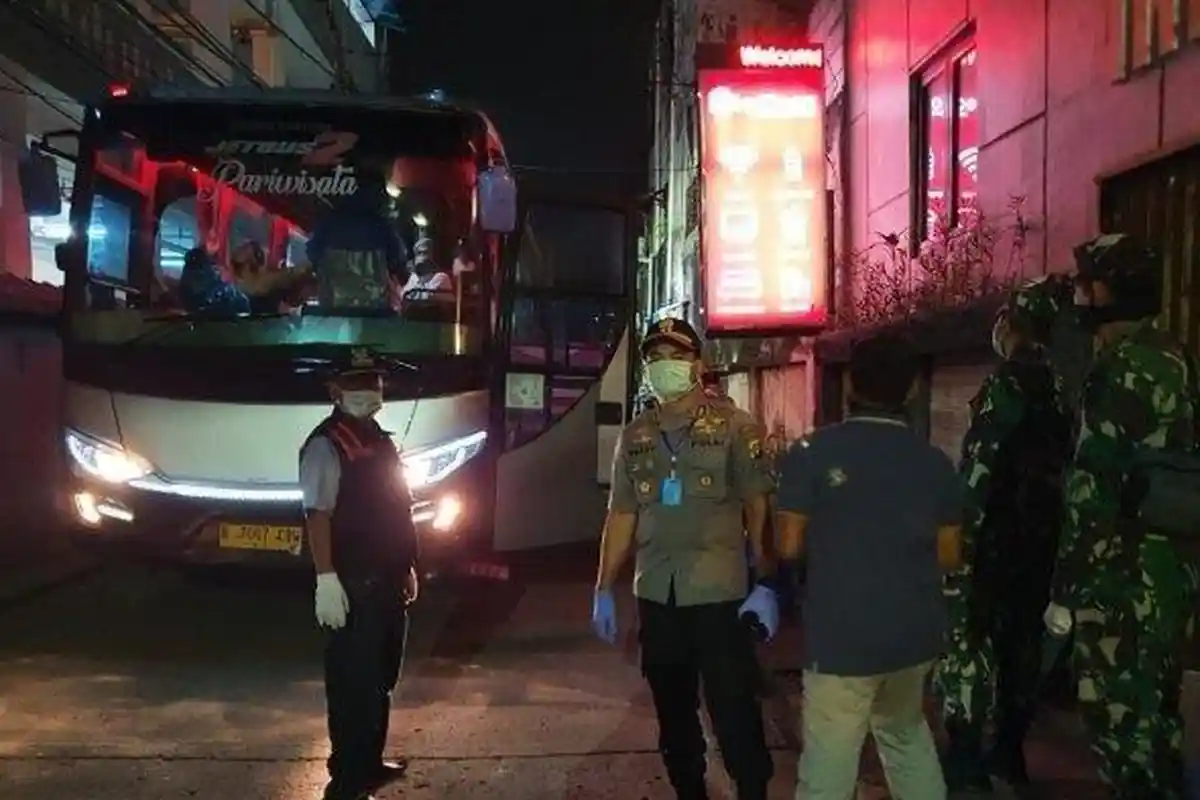 208 Jemaah yang Diisolasi di Masjid Kebon Jeruk Semalam Dipindah ke RS Corona Wisma Atlet