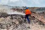 Asap Batu Bara di KM 171 Tanahbumbu Mulai Dijinakkan, Tim  Kerahkan Mesin Pompa di Atas Ponton