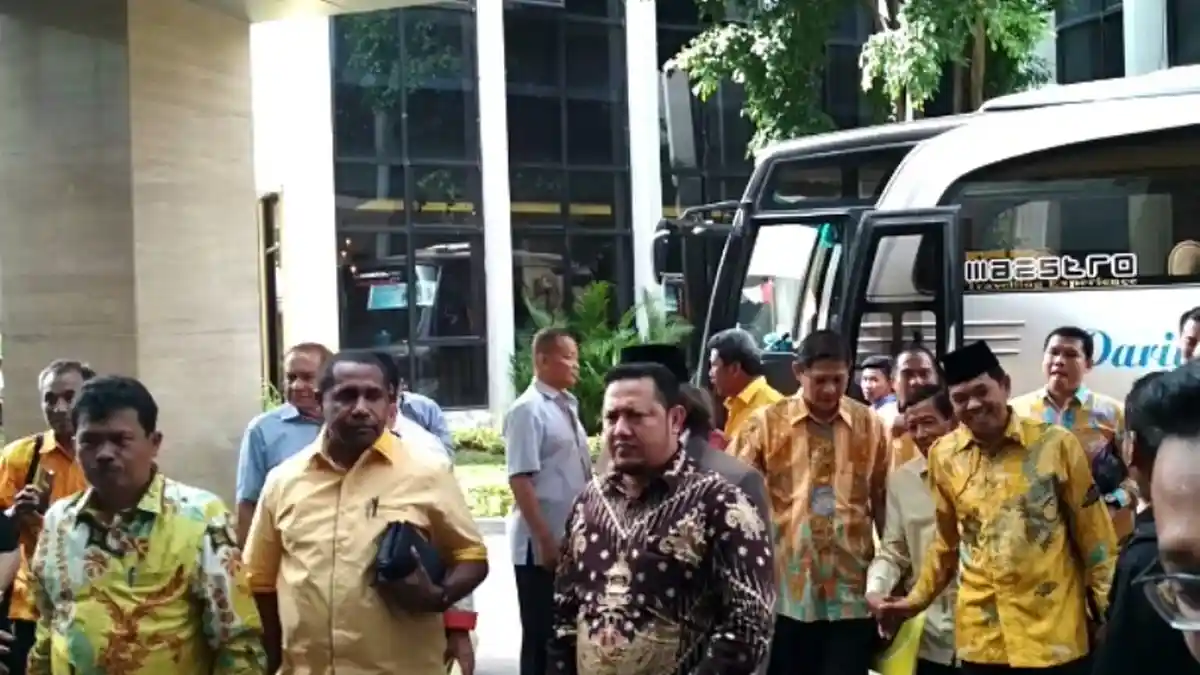 Datang Menggunakan Bus, Forum DPD I Golkar Serahkan Surat Permohonan Munaslub