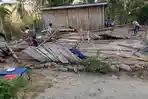 Rumah-warga-ambruk-salah-satu-dampak-kerusakan-akibat-Gempa-bumi-di-Desa-Honuk.jpg